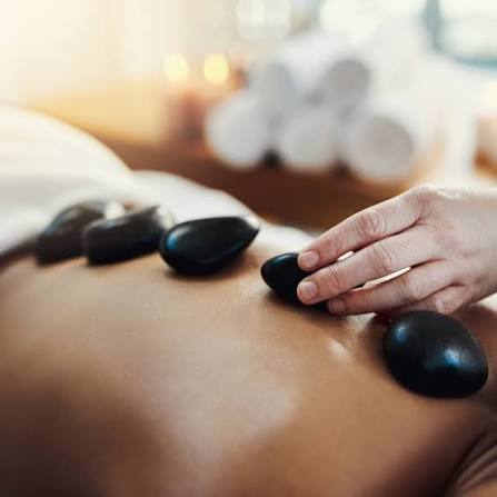 Massage aux pierres chaudes